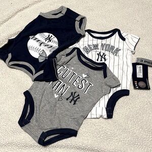 NWT New York Yankees 0-3 month girls onesies three pack